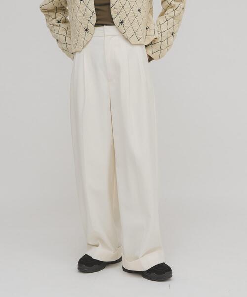 KBF（ケイビーエフ）の「センタープレスストレートパンツ（その他パンツ・レディース・ボルドー/ブラック/アイボリー・ONE）」の4枚目の写真