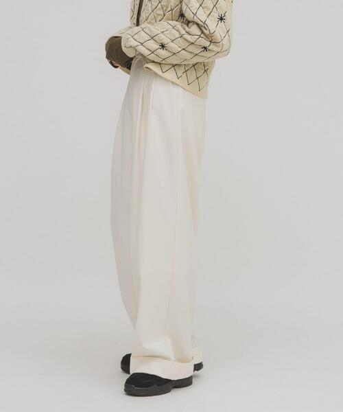 KBF（ケイビーエフ）の「センタープレスストレートパンツ（その他パンツ・レディース・ボルドー/ブラック/アイボリー・ONE）」の6枚目の写真