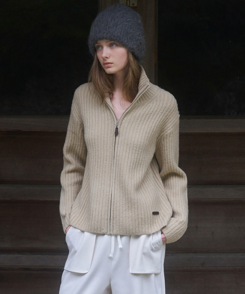 ANDNEEDS(アンドニーズ)の「Grinch pola zip-up knit (oatmeal)(カーディガン/ボレロ・レディース・その他・FREE)」の2枚目の写真