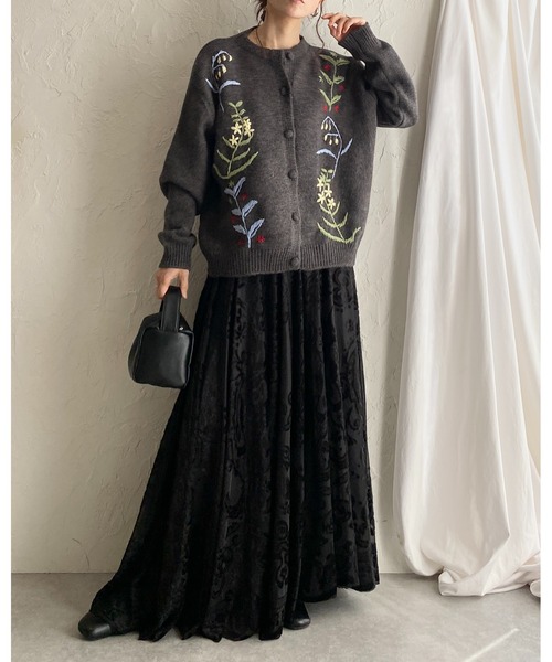 She's Closet(シーズクローゼット)の「花柄フラワー刺繍長袖ニットカーディガン(カーディガン/ボレロ・レディース・チャコールグレー/アイボリー/グリーン・FREE)」の9枚目の写真