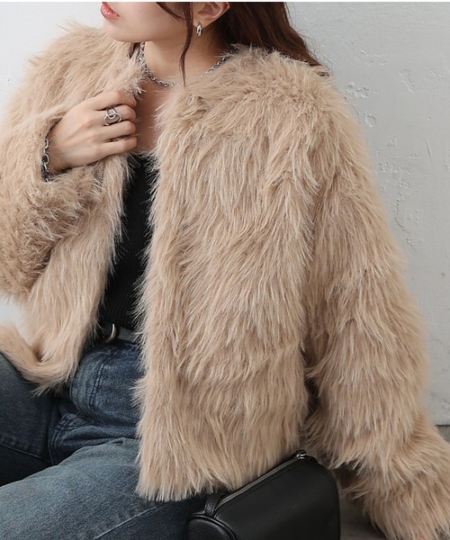 COLONY 2139（コロニートゥーワンスリーナイン）の「ロングファーノーカラーショートコート（ノーカラーコート・レディース・アイボリー/チャコールグレー/ベージュ・FREE）」の3枚目の写真