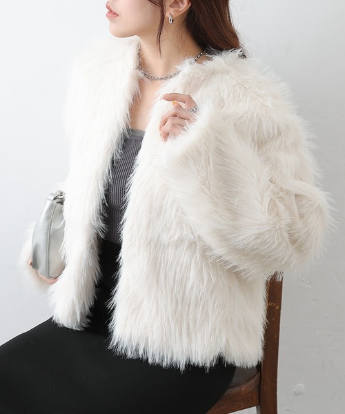 COLONY 2139（コロニートゥーワンスリーナイン）の「ロングファーノーカラーショートコート（ノーカラーコート・レディース・アイボリー/チャコールグレー/ベージュ・FREE）」の2枚目の写真