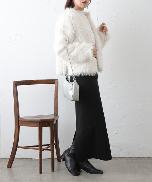 COLONY 2139（コロニートゥーワンスリーナイン）の「ロングファーノーカラーショートコート（ノーカラーコート・レディース・アイボリー/チャコールグレー/ベージュ・FREE）」の6枚目の写真