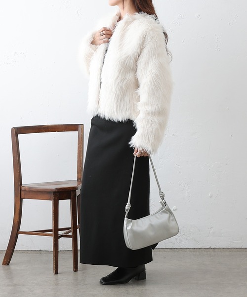 COLONY 2139（コロニートゥーワンスリーナイン）の「ロングファーノーカラーショートコート（ノーカラーコート・レディース・アイボリー/チャコールグレー/ベージュ・FREE）」の4枚目の写真