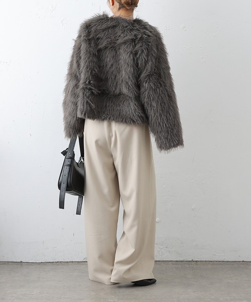 COLONY 2139（コロニートゥーワンスリーナイン）の「ロングファーノーカラーショートコート（ノーカラーコート・レディース・アイボリー/チャコールグレー/ベージュ・FREE）」の13枚目の写真