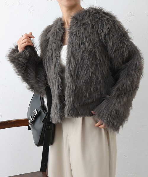 COLONY 2139（コロニートゥーワンスリーナイン）の「ロングファーノーカラーショートコート（ノーカラーコート・レディース・アイボリー/チャコールグレー/ベージュ・FREE）」の10枚目の写真