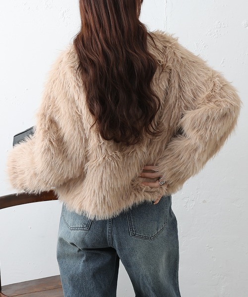 COLONY 2139（コロニートゥーワンスリーナイン）の「ロングファーノーカラーショートコート（ノーカラーコート・レディース・アイボリー/チャコールグレー/ベージュ・FREE）」の17枚目の写真