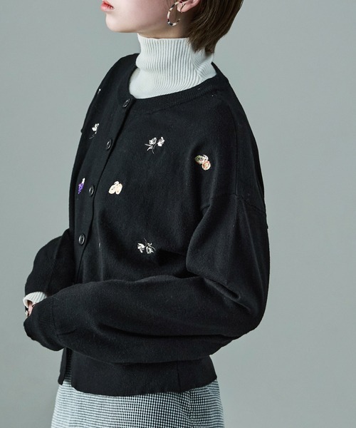 Fashion Letter（ファッションレター）の「レトロ刺繍 クルーニットカーディガン（ニット/セーター・レディース・ブラック/杢グレー/ブラウン・M）」の16枚目の写真