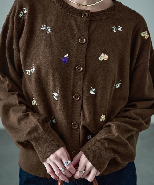 Fashion Letter（ファッションレター）の「レトロ刺繍 クルーニットカーディガン（ニット/セーター・レディース・ブラック/杢グレー/ブラウン・M）」の22枚目の写真