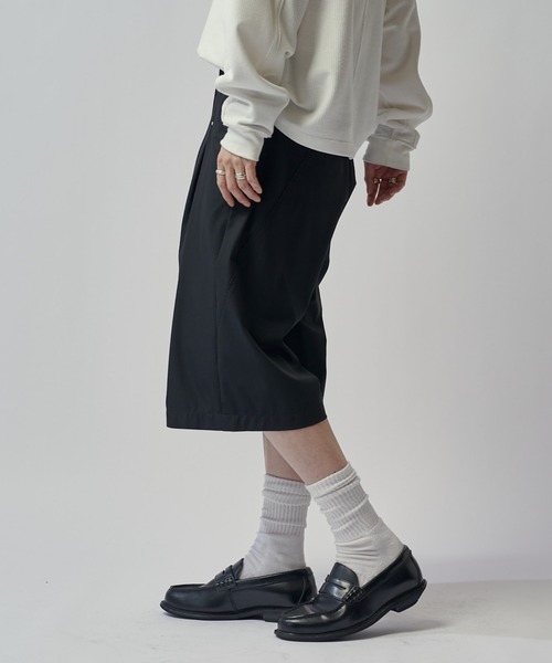 Lui's(ルイス)の「SURJENT インバーテットタックショーツ(その他パンツ・メンズ・ベージュ/ブラック・2/1)」の4枚目の写真