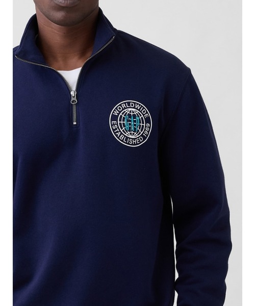 GAP(ギャップ)の「リラックスフィット GAPロゴ グラフィック 1/4 ジップアップ スウェットシャツ(スウェット・メンズ・レッド/グレー/ネイビー/ホワイト・XL/L/M/S/XS)」の3枚目の写真