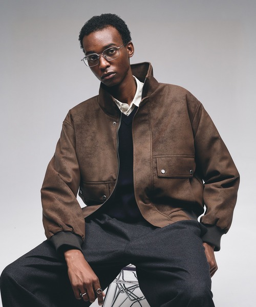 Adoon plain（アドーンプレーン）の「Faux Suede Stand Neck Blouson / フェイクスウェードスタンドネックブルゾン（ブルゾン・メンズ・ブラック/ブラウン・MEDIUM/LARGE）」の2枚目の写真