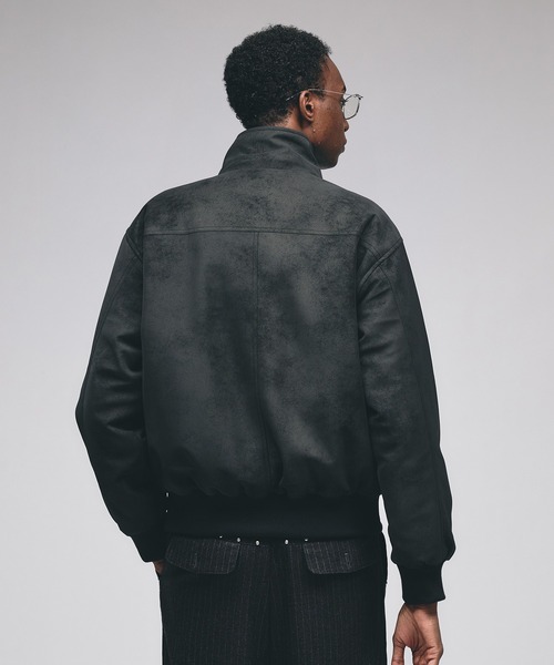 Adoon plain（アドーンプレーン）の「Faux Suede Stand Neck Blouson / フェイクスウェードスタンドネックブルゾン（ブルゾン・メンズ・ブラック/ブラウン・MEDIUM/LARGE）」の7枚目の写真