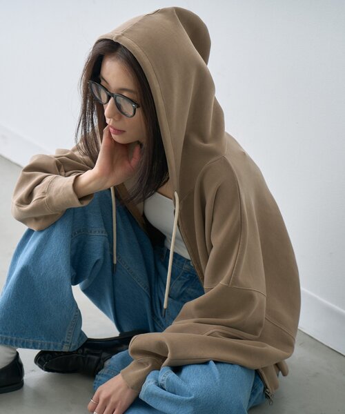 CIAOPANIC TYPY(チャオパニックティピー)の「【ゆるっと抜け感大人フーディー】ドルマンスリーブピグメントダンボールパーカー(パーカー・レディース・イエロー/ネイビー/ピンク/チャコールグレー/グレー/グリーン/ダークグレー/ブラウン/ベージュ/バーガンディー/レッド・ONE SIZE)」の5枚目の写真