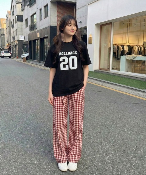 September SEOUL（セプテンバーソウル）の「スポーティカレッジ風ロゴグラフィックTシャツ（Tシャツ/カットソー・レディース・ホワイト/ブラック・FREE）」の7枚目の写真