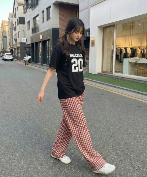 September SEOUL（セプテンバーソウル）の「スポーティカレッジ風ロゴグラフィックTシャツ（Tシャツ/カットソー・レディース・ホワイト/ブラック・FREE）」の8枚目の写真