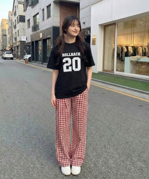 September SEOUL（セプテンバーソウル）の「スポーティカレッジ風ロゴグラフィックTシャツ（Tシャツ/カットソー・レディース・ホワイト/ブラック・FREE）」の9枚目の写真
