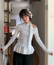 オフショルダー」に該当するトップス（ホワイト/白色系）ファッション