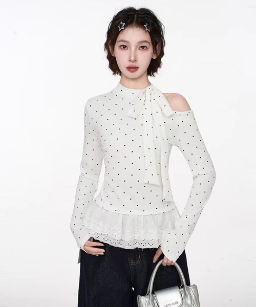 AsheKsha(アシクシャ)の「ドット柄ストラップ付きオフショルダー長袖Tシャツ スイート&スパイシーなシルエットのフィットトップス(Tシャツ/カットソー・レディース・ホワイト・M)」の10枚目の写真
