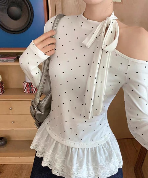 AsheKsha(アシクシャ)の「ドット柄ストラップ付きオフショルダー長袖Tシャツ スイート&スパイシーなシルエットのフィットトップス(Tシャツ/カットソー・レディース・ホワイト・M)」の17枚目の写真