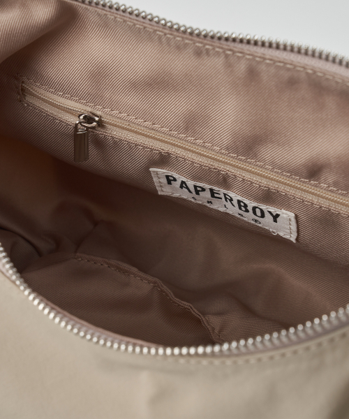 PAPERBOY（ペーパーボーイ）の「ラウンディングホーボーバッグ-ベージュ（ショルダーバッグ・レディース・その他・FREE）」の6枚目の写真