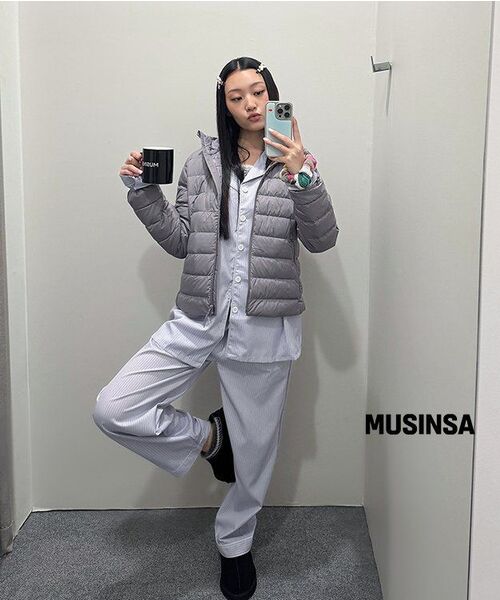 MUSINSA STANDARD WOMAN（ムシンサスタンダードウーマン）の「[シティレジャー] ウィメンズ フードパーカー ライトダウンジャケット [パープルグレー]（ダウンジャケット/コート・レディース・その他・SMALL/MEDIUM/X-LARGE/X-SMALL/LARGE）」の2枚目の写真