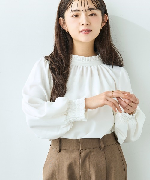 mil（ミル）の「フリルカラー ボリュームスリーブ ブラウス【586122】（シャツ/ブラウス・レディース・グレイッシュベージュ/ブラック/オフホワイト・XS/S）」の2枚目の写真