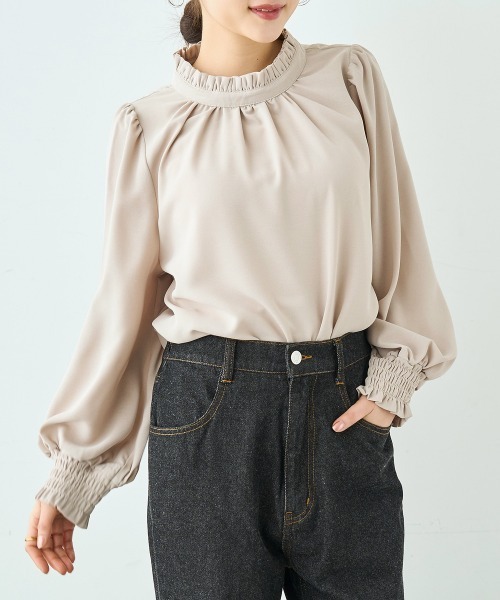 mil（ミル）の「フリルカラー ボリュームスリーブ ブラウス【586122】（シャツ/ブラウス・レディース・グレイッシュベージュ/ブラック/オフホワイト・XS/S）」の3枚目の写真