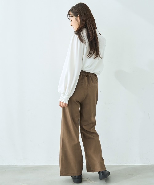 mil（ミル）の「フリルカラー ボリュームスリーブ ブラウス【586122】（シャツ/ブラウス・レディース・グレイッシュベージュ/ブラック/オフホワイト・XS/S）」の7枚目の写真