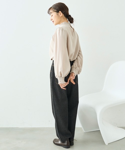 mil（ミル）の「フリルカラー ボリュームスリーブ ブラウス【586122】（シャツ/ブラウス・レディース・グレイッシュベージュ/ブラック/オフホワイト・XS/S）」の12枚目の写真