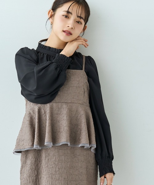 mil（ミル）の「フリルカラー ボリュームスリーブ ブラウス【586122】（シャツ/ブラウス・レディース・グレイッシュベージュ/ブラック/オフホワイト・XS/S）」の15枚目の写真