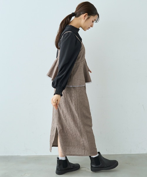 mil（ミル）の「フリルカラー ボリュームスリーブ ブラウス【586122】（シャツ/ブラウス・レディース・グレイッシュベージュ/ブラック/オフホワイト・XS/S）」の16枚目の写真