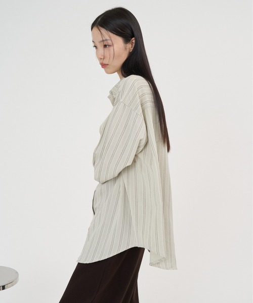 NUJOH（ヌゾ）の「Soft Line Oversized Shirt / ソフトラインオーバーサイズシャツ（シャツ/ブラウス・レディース・ホワイト/グリーン/イエロー/ブルー・FREE）」の7枚目の写真