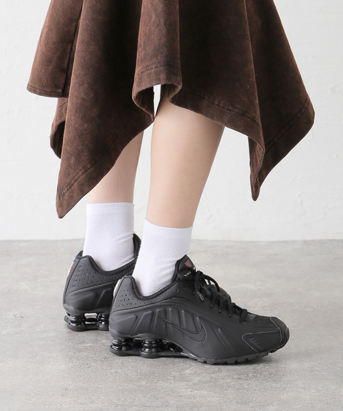 NIKE（ナイキ）の「NIKE / ナイキ W SHOX R4（スニーカー・レディース・ブラック・25cm/24cm/23cm）」の3枚目の写真