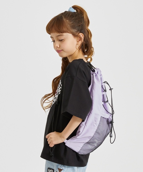 X-girl Stages(エックスガールステージス)の「ロゴ メッシュナップサック(バックパック/リュック・キッズ・ラベンダー/グリーン系その他/ブラック・F)」の4枚目の写真