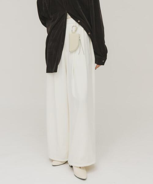 KBF（ケイビーエフ）の「レザーポーチチャーム（キーホルダー・レディース・ブラック/アイボリー・ONE）」の11枚目の写真