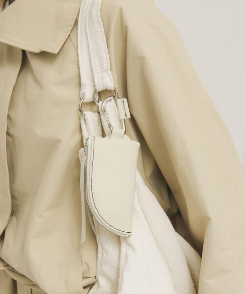 KBF（ケイビーエフ）の「レザーポーチチャーム（キーホルダー・レディース・ブラック/アイボリー・ONE）」の10枚目の写真