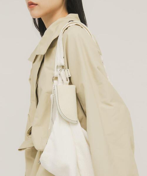 KBF（ケイビーエフ）の「レザーポーチチャーム（キーホルダー・レディース・ブラック/アイボリー・ONE）」の9枚目の写真