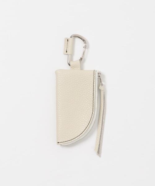 KBF（ケイビーエフ）の「レザーポーチチャーム（キーホルダー・レディース・ブラック/アイボリー・ONE）」の8枚目の写真