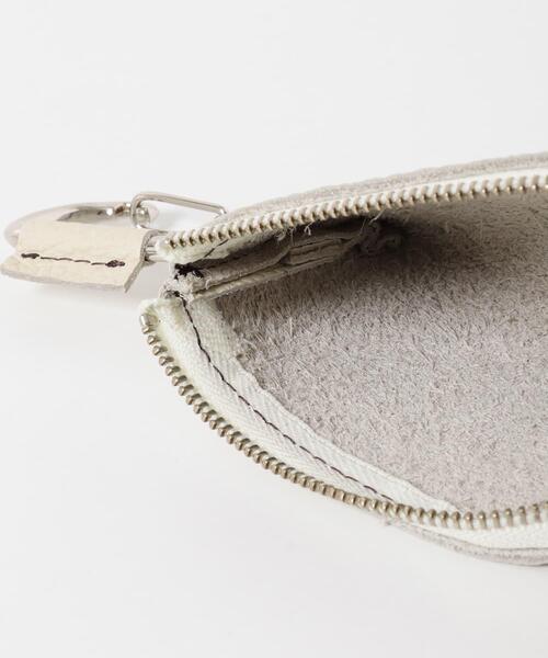 KBF（ケイビーエフ）の「レザーポーチチャーム（キーホルダー・レディース・ブラック/アイボリー・ONE）」の7枚目の写真