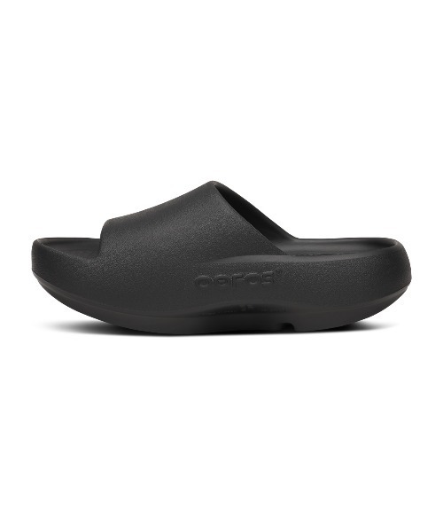 OOFOS(ウーフォス)の「ウーフォス OOFOS OOahh+ Black(サンダル・メンズ・ブラック・23.0cm/24.0cm/25.0cm/26.0cm/27.0cm/28.0cm/29.0cm)」の4枚目の写真
