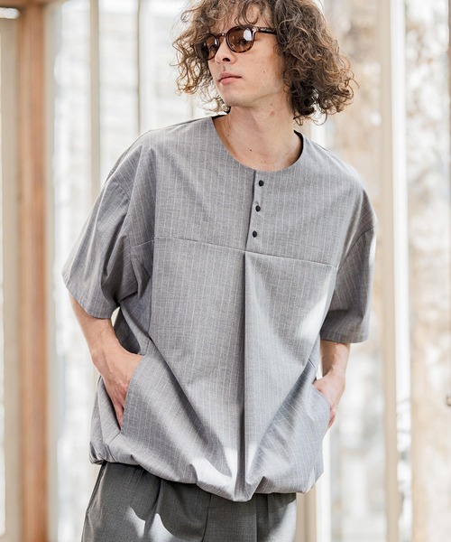 CAMBIO（カンビオ）の「mt10261-Classic Pinstripe Hem Shirring Short Sleeve Pullover プルオーバー(S67726cmb)（Tシャツ/カットソー・メンズ・ブラック/チャコールグレー/ミックスグレー/グレイッシュベージュ・S/M/L）」の4枚目の写真