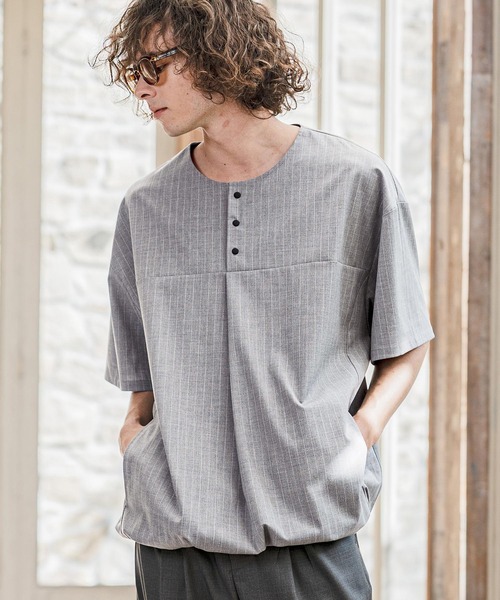 CAMBIO（カンビオ）の「mt10261-Classic Pinstripe Hem Shirring Short Sleeve Pullover プルオーバー(S67726cmb)（Tシャツ/カットソー・メンズ・ブラック/チャコールグレー/ミックスグレー/グレイッシュベージュ・S/M/L）」の5枚目の写真