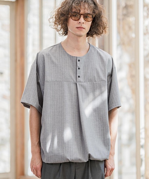 CAMBIO（カンビオ）の「mt10261-Classic Pinstripe Hem Shirring Short Sleeve Pullover プルオーバー(S67726cmb)（Tシャツ/カットソー・メンズ・ブラック/チャコールグレー/ミックスグレー/グレイッシュベージュ・S/M/L）」の6枚目の写真