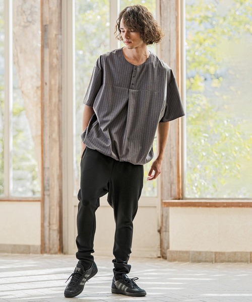 CAMBIO（カンビオ）の「mt10261-Classic Pinstripe Hem Shirring Short Sleeve Pullover プルオーバー(S67726cmb)（Tシャツ/カットソー・メンズ・ブラック/チャコールグレー/ミックスグレー/グレイッシュベージュ・S/M/L）」の15枚目の写真