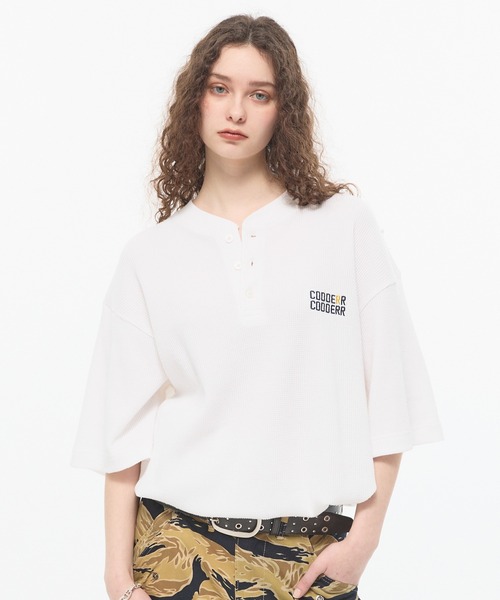 CODDERR(コーダー)の「【CODDERR】ロゴ刺繍 ドローコード ヘンリーネック ワッフル半袖Tシャツ(Tシャツ/カットソー・メンズ・ブラウン/ネイビー/カモフラージュ/ブラック/グレー/オフホワイト/レッド・L/M)」の10枚目の写真