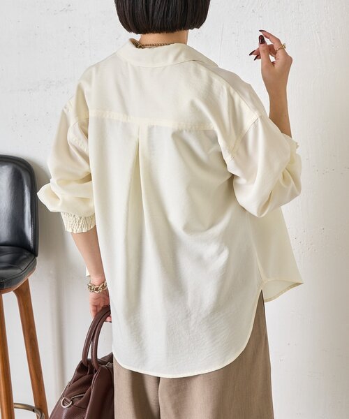 Jena espace merveilleux(ジェナ エスパスメルヴェイユ)の「袖口シャーリングWポケットシャツ(シャツ/ブラウス・レディース・アイボリー/ネイビー/パープル・FREE)」の8枚目の写真