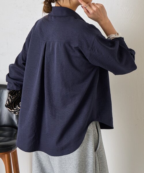Jena espace merveilleux(ジェナ エスパスメルヴェイユ)の「袖口シャーリングWポケットシャツ(シャツ/ブラウス・レディース・アイボリー/ネイビー/パープル・FREE)」の12枚目の写真