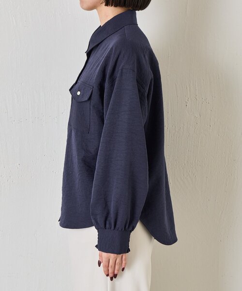 Jena espace merveilleux(ジェナ エスパスメルヴェイユ)の「袖口シャーリングWポケットシャツ(シャツ/ブラウス・レディース・アイボリー/ネイビー/パープル・FREE)」の15枚目の写真