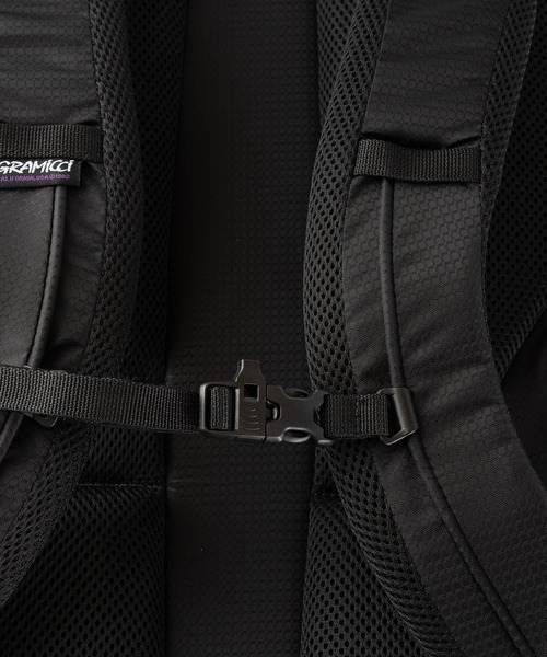 Gramicci（グラミチ）の「DAY PACK 25L（バックパック/リュック・メンズ・ブラック/オリーブ・F）」の5枚目の写真